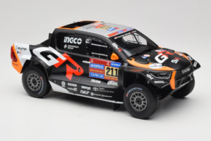 Toyota GR DKR Hilux Evo #211 H. Lategan / B. Cummings Rally Dakar 2025 IXO 1:18 18RMC237 Metalli — kuva 4 / 6