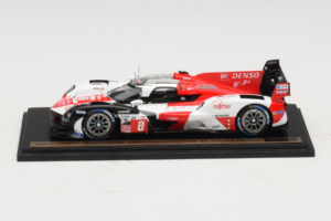 Toyota GR010 Hybrid Hypercar #8 S. Buemi / B. Hartley / R. Hirakawa Toyota Gazoo Racing 24 Hours of Le Mans 2023 Spark 1:43 T — kuva 2 / 4