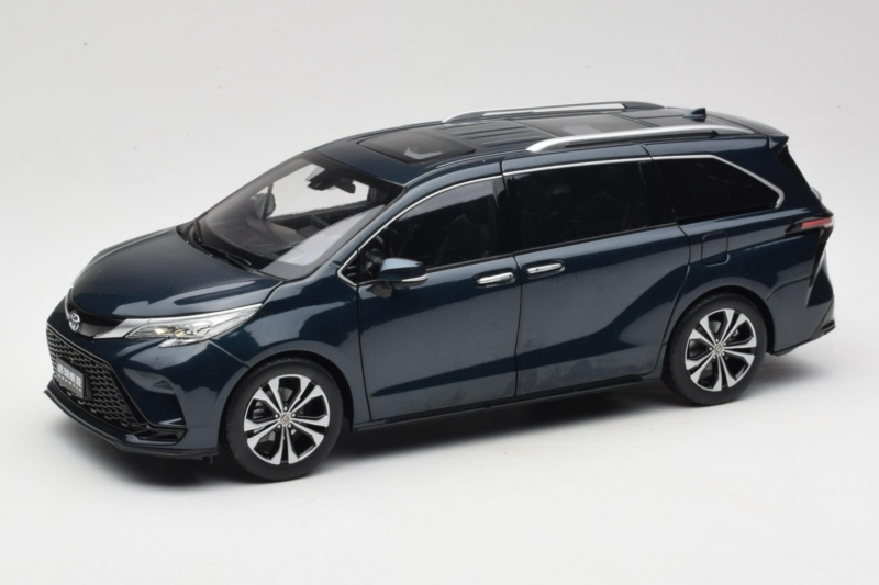 Toyota Granvia Tummansininen OEM 1:18 FCL22GR803 Metalli