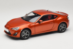 Toyota GT86 Punainen Century Dragon 1:18 CD01 Metalli