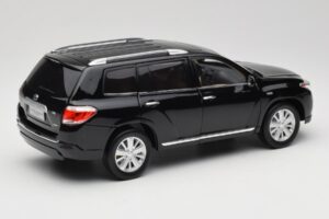 Toyota Highlander XU40 Musta Paudi Model 1:18 2043612-B1 Metalli — kuva 3 / 8