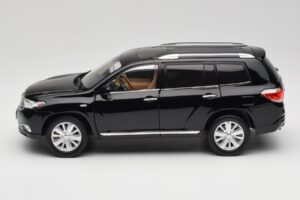 Toyota Highlander XU40 Musta Paudi Model 1:18 2043612-B1 Metalli — kuva 4 / 8