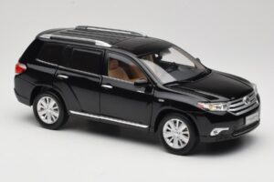 Toyota Highlander XU40 Musta Paudi Model 1:18 2043612-B1 Metalli — kuva 6 / 8