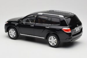 Toyota Highlander XU40 Musta Paudi Model 1:18 2043612-B1 Metalli — kuva 7 / 8