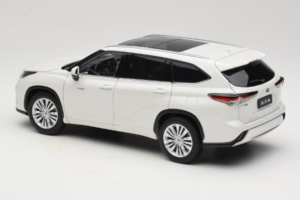 Toyota Highlander XU70 Valkoinen OEM 1:18 26071-2011 Metalli — kuva 7 / 8
