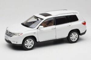 Toyota Highlander XU40 Valkoinen Paudi Model 1:18 2043612-W1 Metalli