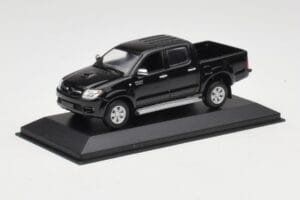 Toyota Hilux Musta Minichamps 1:43 400166662 Metalli — kuva 2 / 4