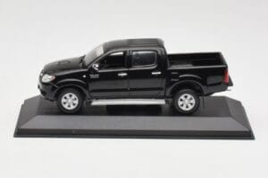 Toyota Hilux Musta Minichamps 1:43 400166662 Metalli