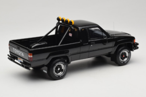 Toyota Hilux N60 SR5 Pickup Musta Otto 1:18 OT481B Hartsi — kuva 2 / 6