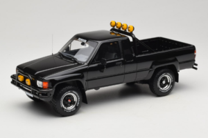 Toyota Hilux N60 SR5 Pickup Musta Otto 1:18 OT481B Hartsi
