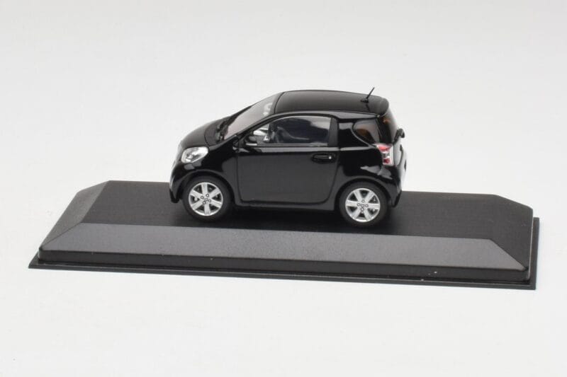 Toyota iQ Musta Mica Minichamps 1:43 403166803 Metalli
