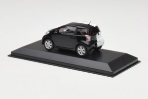 Toyota iQ Musta & Valkoinen Geneva Motor Show 2009 Minichamps 1:43 400166801 Metalli — kuva 3 / 4