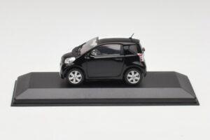 Toyota iQ Musta & Valkoinen Geneva Motor Show 2009 Minichamps 1:43 400166801 Metalli