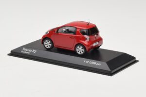 Toyota iQ Punainen Minichamps 1:43 400166800 Metalli — kuva 3 / 4