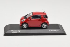 Toyota iQ Punainen Minichamps 1:43 400166800 Metalli
