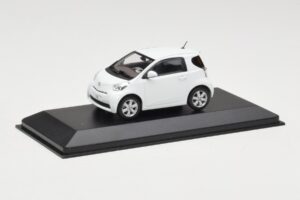 Toyota iQ Valkoinen Minichamps 1:43 TOYOTA009 Metalli — kuva 2 / 4