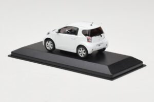 Toyota iQ Valkoinen Minichamps 1:43 TOYOTA009 Metalli — kuva 3 / 4