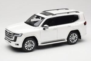 Toyota Land Cruiser J300 ZX Valkoinen LCD 1:18 LCD18013-ZX-WH Metalli