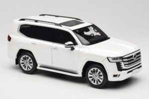 Toyota Land Cruiser J300 ZX Valkoinen LCD 1:18 LCD18013-ZX-WH Metalli — kuva 6 / 8
