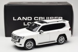 Toyota Land Cruiser J300 ZX Valkoinen LCD 1:18 LCD18013-ZX-WH Metalli — kuva 8 / 8