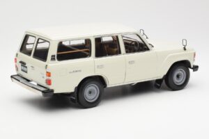 Toyota Land Cruiser J60 Valkoinen Kyosho 1:18 08956W Metalli — kuva 3 / 8