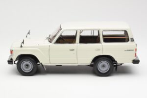 Toyota Land Cruiser J60 Valkoinen Kyosho 1:18 08956W Metalli — kuva 4 / 8