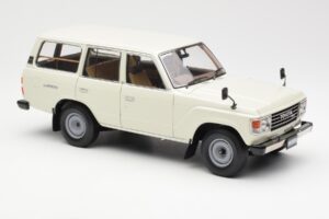 Toyota Land Cruiser J60 Valkoinen Kyosho 1:18 08956W Metalli — kuva 6 / 8