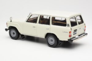 Toyota Land Cruiser J60 Valkoinen Kyosho 1:18 08956W Metalli — kuva 7 / 8