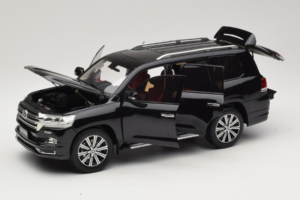 Toyota Land Cruiser LC200 Musta Kengfai 1:18 KF024-13 Metalli — kuva 2 / 8