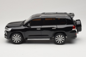 Toyota Land Cruiser LC200 Musta Kengfai 1:18 KF024-13 Metalli — kuva 4 / 8