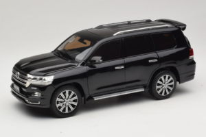 Toyota Land Cruiser LC200 Musta Kengfai 1:18 KF024-13 Metalli