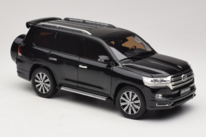 Toyota Land Cruiser LC200 Musta Kengfai 1:18 KF024-13 Metalli — kuva 6 / 8