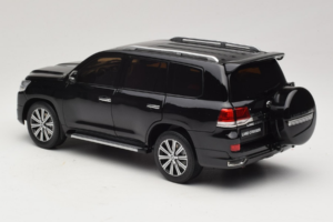 Toyota Land Cruiser LC200 Musta Kengfai 1:18 KF024-13 Metalli — kuva 7 / 8