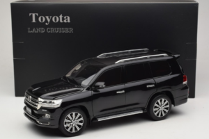 Toyota Land Cruiser LC200 Musta Kengfai 1:18 KF024-13 Metalli — kuva 8 / 8