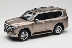 Toyota Land Cruiser LC300 ZX Kulta LCD 1:18 LCD18013-ZX-GO Metalli