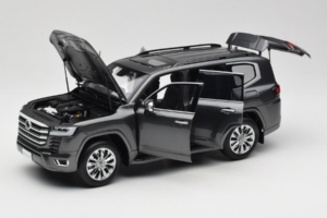 Toyota Land Cruiser LC300 ZX Harmaa LCD 1:18 LCD18013-ZX-GR Metalli — kuva 2 / 8