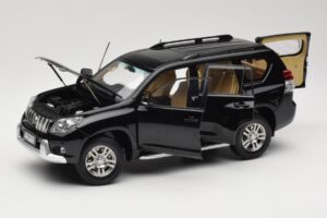 Toyota Land Cruiser Prado J150 Musta Paudi Model 1:18 623132-BK Metalli — kuva 2 / 8