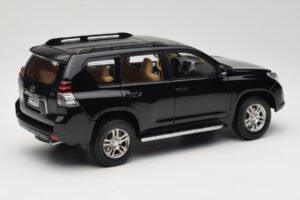 Toyota Land Cruiser Prado J150 Musta Paudi Model 1:18 623132-BK Metalli — kuva 3 / 8