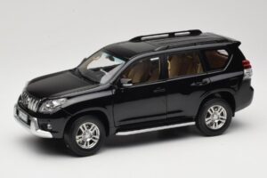 Toyota Land Cruiser Prado J150 Musta Paudi Model 1:18 623132-BK Metalli
