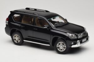 Toyota Land Cruiser Prado J150 Musta Paudi Model 1:18 623132-BK Metalli — kuva 6 / 8