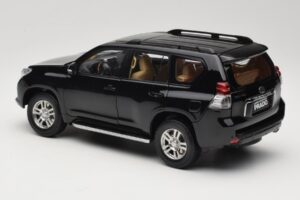 Toyota Land Cruiser Prado J150 Musta Paudi Model 1:18 623132-BK Metalli — kuva 7 / 8
