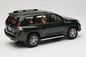 Toyota Land Cruiser Prado J150 Vihreä Paudi Model 1:18 623132-GR Metalli — kuva 3 / 8