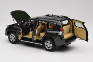 Toyota Land Cruiser Prado J150 Vihreä Paudi Model 1:18 623132-GR Metalli — kuva 5 / 8