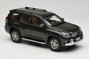 Toyota Land Cruiser Prado J150 Vihreä Paudi Model 1:18 623132-GR Metalli — kuva 6 / 8