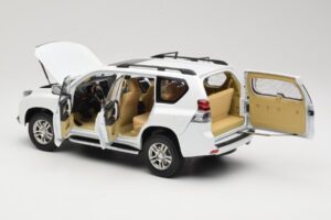 Toyota Land Cruiser Prado J150 Valkoinen Paudi Model 1:18 623132-WH Metalli — kuva 5 / 8