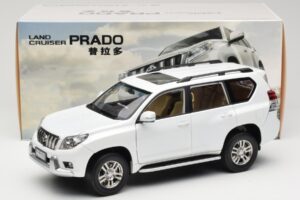 Toyota Land Cruiser Prado J150 Valkoinen Paudi Model 1:18 623132-WH Metalli — kuva 8 / 8