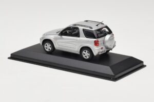 Toyota RAV4 XA20 Hopea Vaalea Sisusta Minichamps 1:43 31434205 Metalli — kuva 3 / 4
