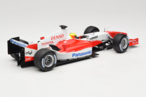 Toyota TF105 #17 R. Schumacher Panasonic Toyota Racing Showcar 2005 Minichamps 1:18 100050087 Metalli — kuva 2 / 7
