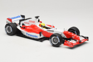 Toyota TF105 #17 R. Schumacher Panasonic Toyota Racing Showcar 2005 Minichamps 1:18 100050087 Metalli — kuva 4 / 7