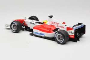 Toyota TF105 #17 R. Schumacher Panasonic Toyota Racing Showcar 2005 Minichamps 1:18 100050087 Metalli — kuva 5 / 7